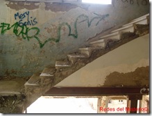 Escaleras acceso a pisos superiores en ruinas